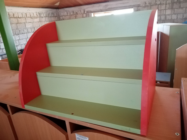 Полка для поделок. Размеры: 500*316*400мм Цветной