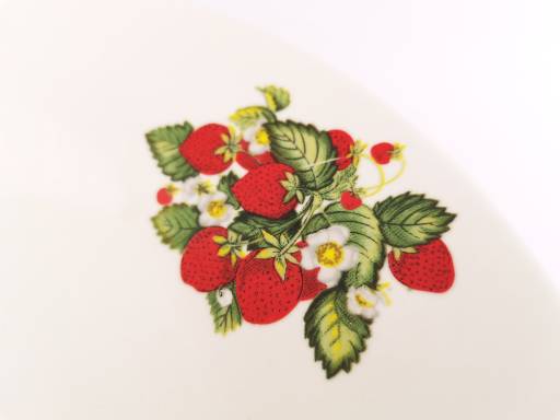 Тарелка суповая 20см. Клубника